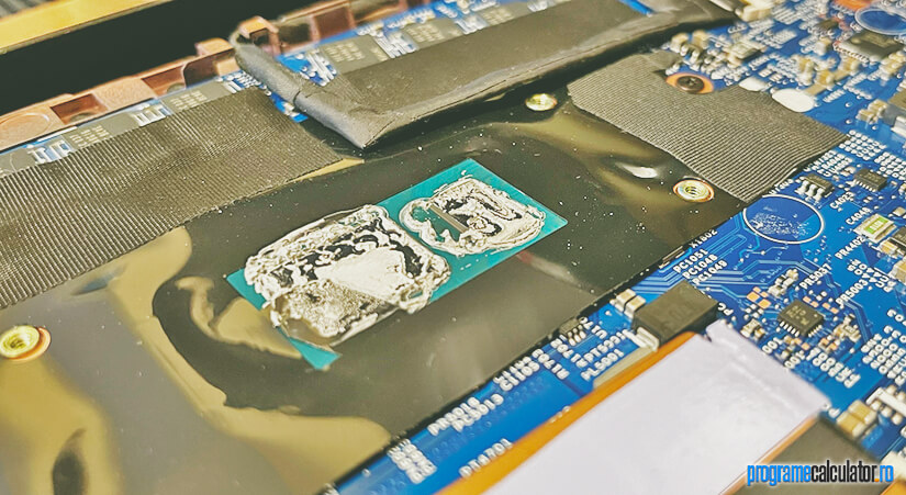 Pastă termoconductoare după doi ani de utilizare a laptopului.
